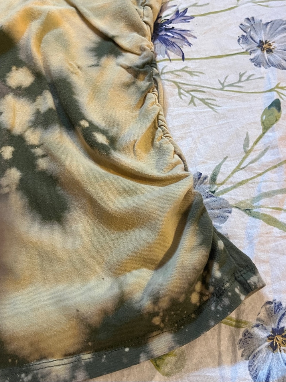 Vintage Y2K Guess by Marciano Olive Tie-Dye Henley Top, S/M, PTP 17" - Picture 6 of 7